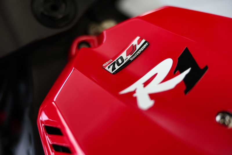 【ヤマハ】「#21 YAMAHA RACING TEAM」が鈴鹿8耐に参戦する「YZF-R1」をお披露目!カラーは99年のYZF-R7がモチーフ 記事3