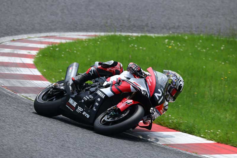 【ヤマハ】「#21 YAMAHA RACING TEAM」が鈴鹿8耐に参戦する「YZF-R1」をお披露目!カラーは99年のYZF-R7がモチーフ 記事4