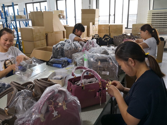 100均の聖地こと、中国浙江省義烏市の市場では関税回避ハックが研究されている