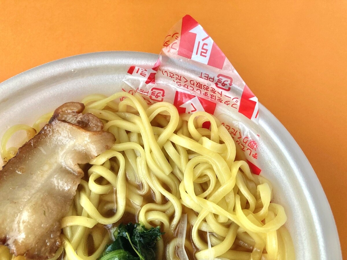 「一番好きな家系ラーメンがコンビニで買えるぞ!!」【ファミマ】横浜の名店「寿々㐂家」監修の家系ラーメン