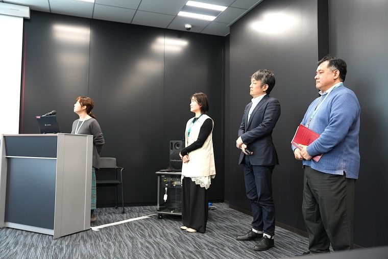 社会課題に取り組む事業案を　auFS社員がアイデア発表 社会課題の解決に向けた事業案を発表するauFS社員