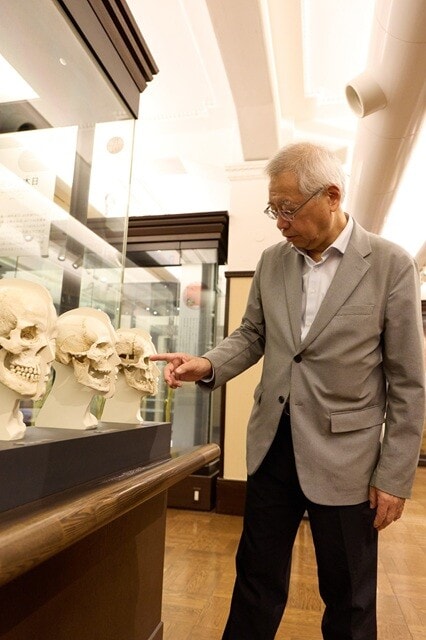 「何をもって言語というか。鳥もさえずりで複雑なコミュニケーションを取りますから」と問う篠田謙一氏