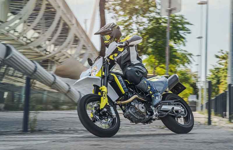 【ハスクバーナ・モーターサイクルズ】対象モデル購入で ETC 車載器が付いてくる「ETCプレゼントキャンペーン」を9/6~10/26まで実施 記事2