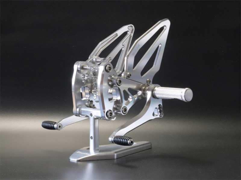 ウッドストックの「バックステップキット」が Ninja1100SX/SXSE・Z1100/Z1100SE の2026年モデルに適合 記事1