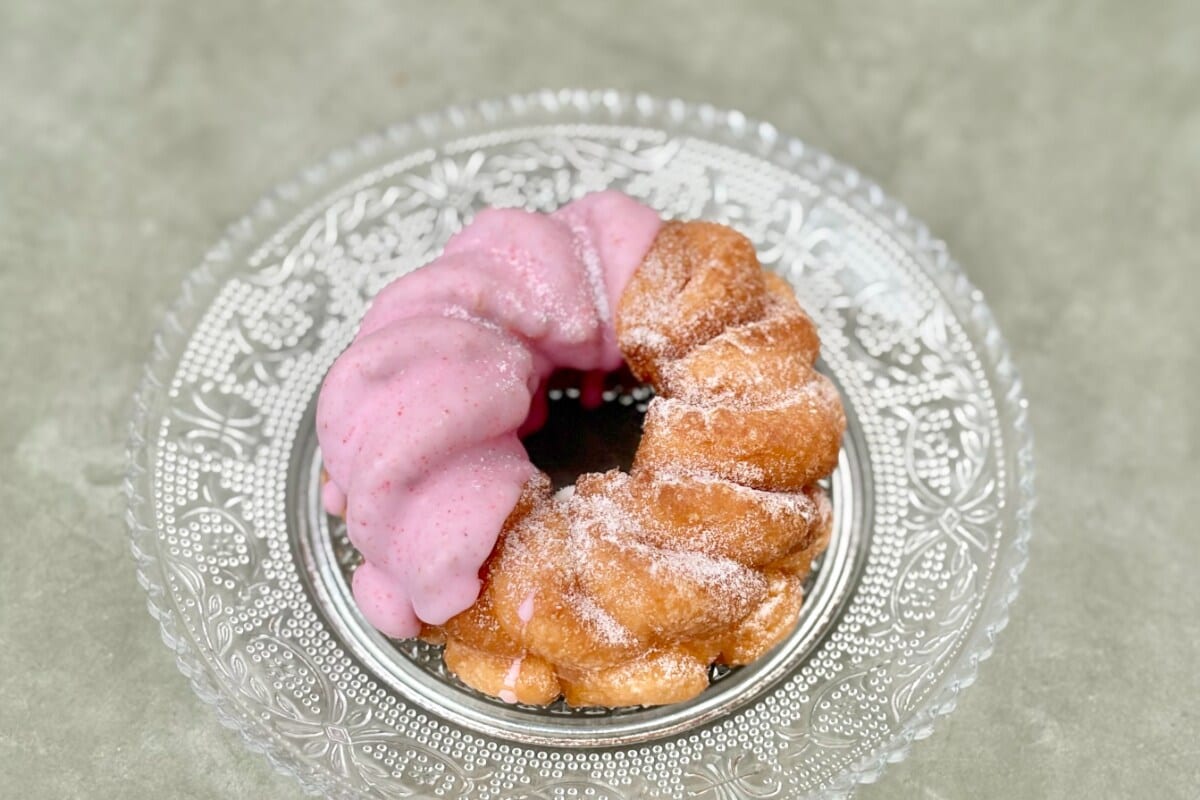 予想以上のいちご感!【セブン】に軽め食感の生地もおいしいドーナツ