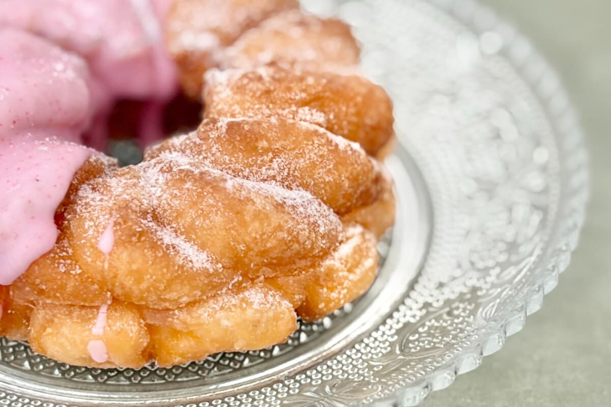 予想以上のいちご感!【セブン】に軽め食感の生地もおいしいドーナツ