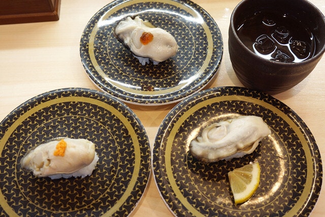 「広島県産牡蠣握り」のプレーン、もみじおろしのせ、ぽん酢ジュレのせ　　