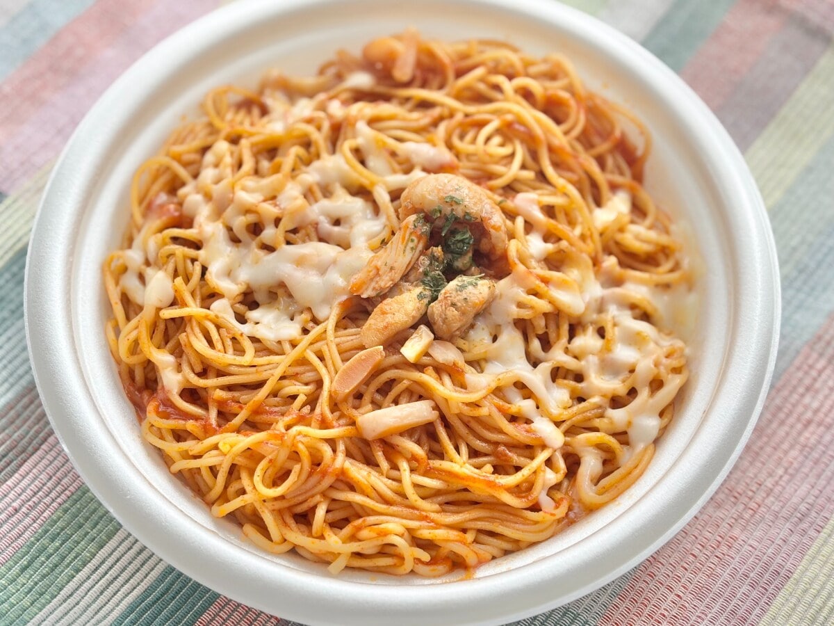 激辛？ちょうどいい？【ファミマ】「ずっと売って」の声も出る新作麺