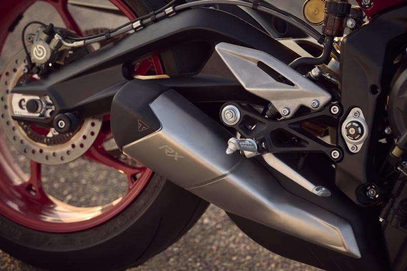 トライアンフから、STREET