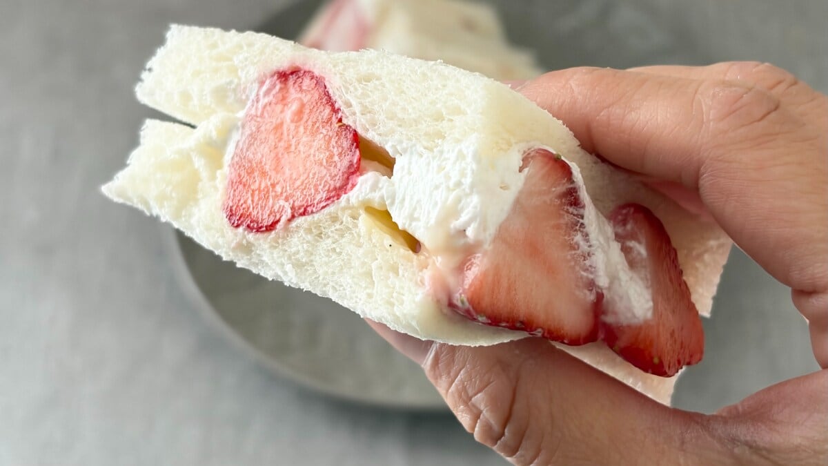 もはや「フルーツパーラー」の味?【セブン】期間限定サンドイッチが贅沢