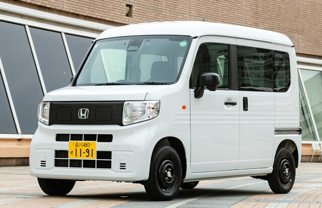 ホンダ N‐VAN e:　価格：269万9400～291万9400円　エコの本質をとらえた秀作カー。装飾を省いたシンプルな内外装は男心を刺激。ソロキャンプなどで使い倒したい