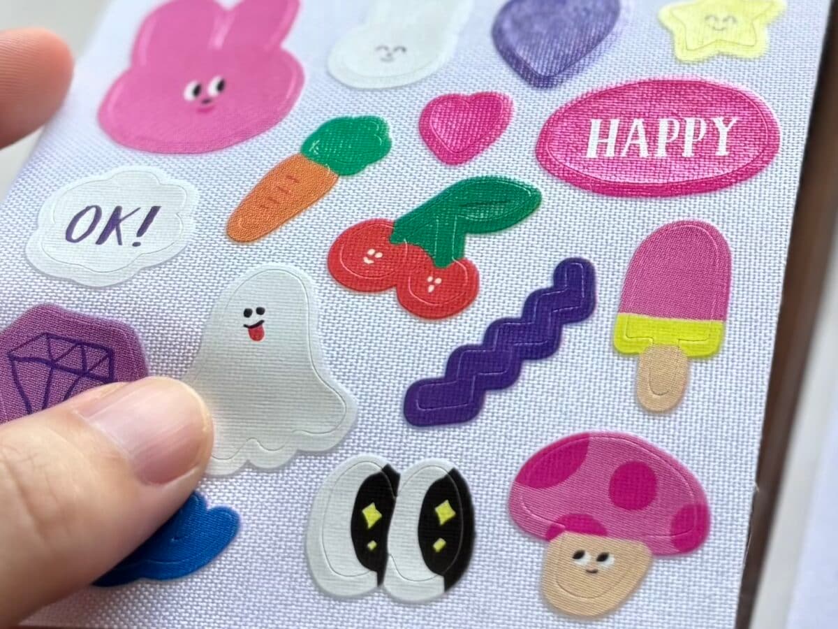 セリアのシールがかわいい＆おしゃれ！シールブックやキラキラストーンも♡