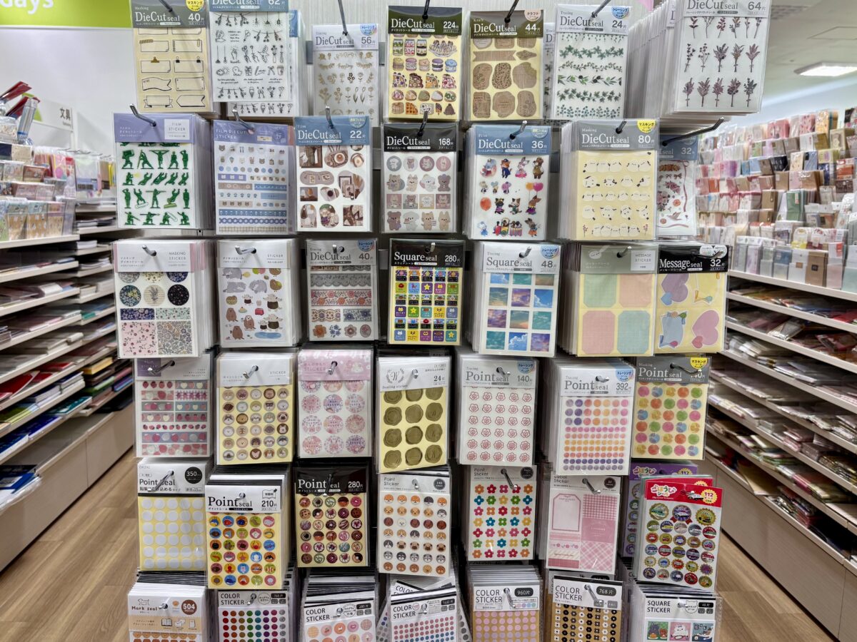 セリアのシールがかわいい＆おしゃれ！シールブックやキラキラストーンも♡