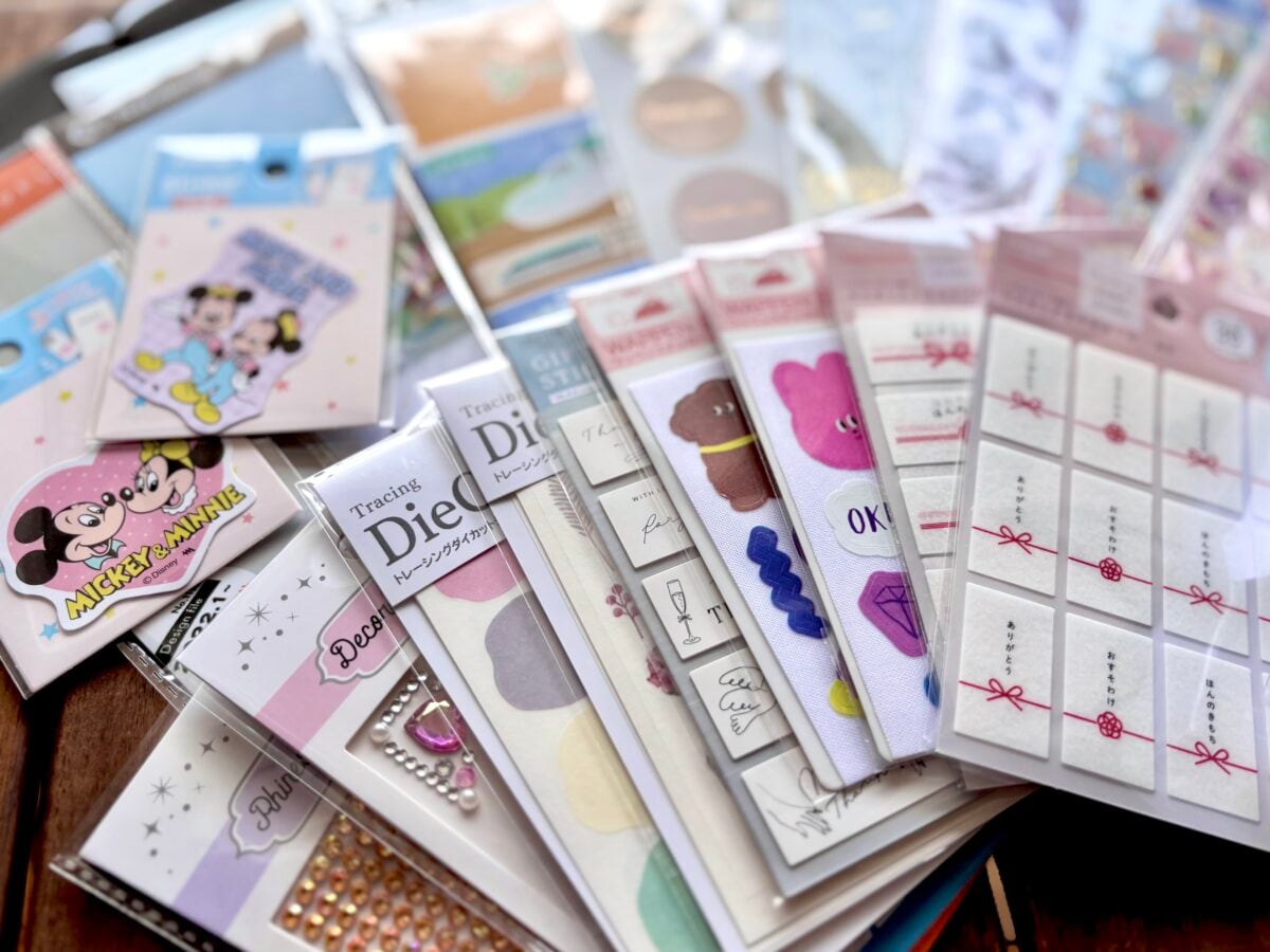 セリアのシールがかわいい＆おしゃれ！シールブックやキラキラストーンも♡