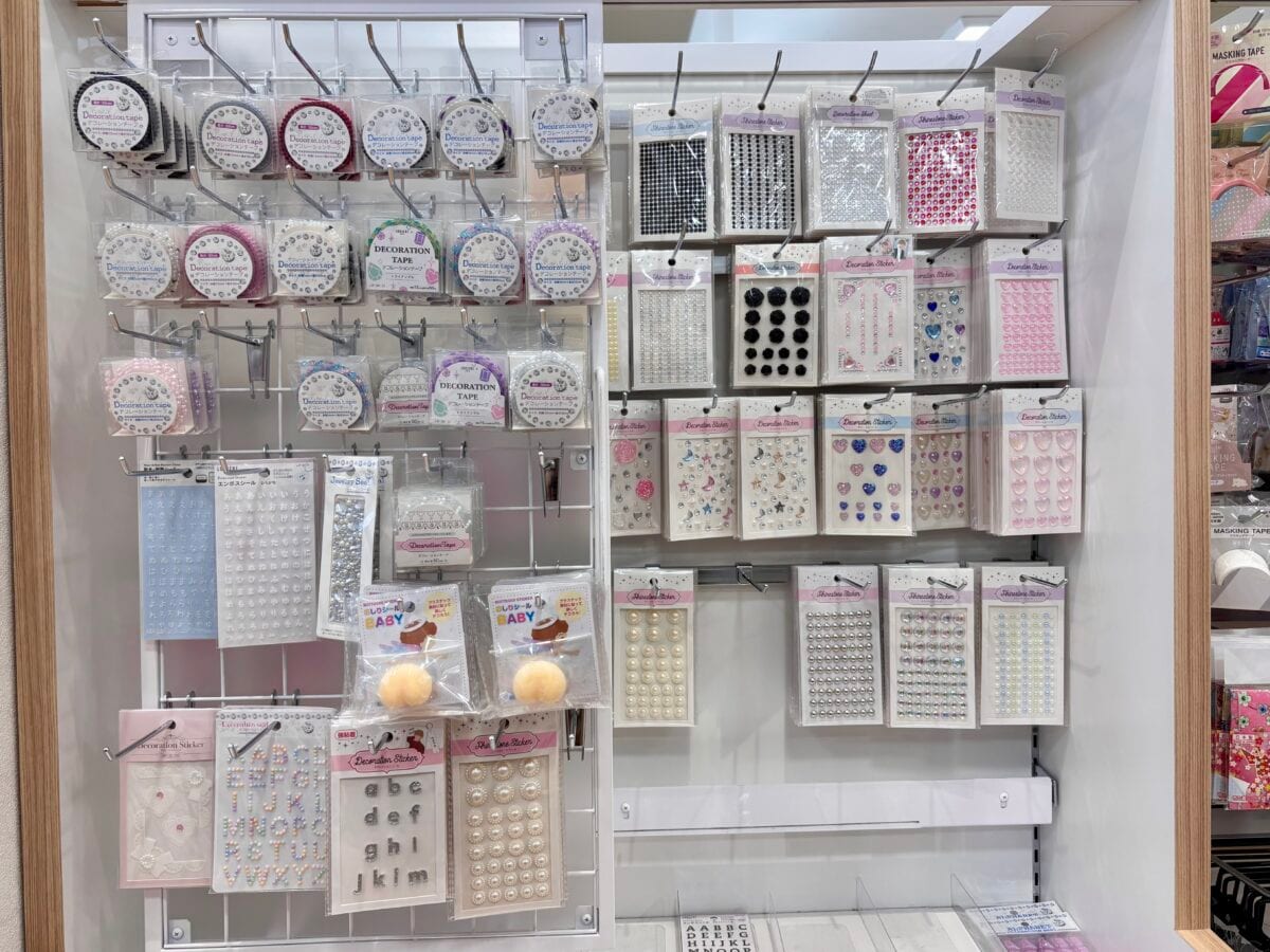 セリアのシールがかわいい＆おしゃれ！シールブックやキラキラストーンも♡