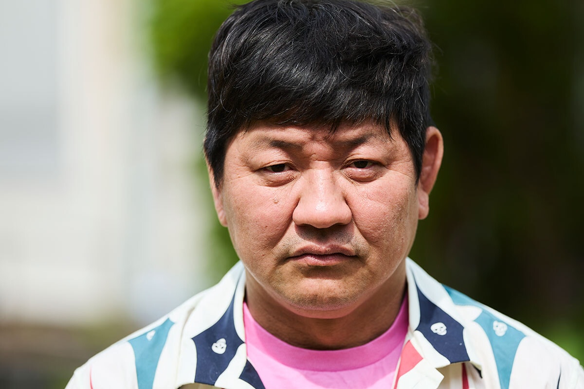 「バイト仲間だった清水君に脅されて、清水君の彼女と僕の３人でエッチさせられそうになったんです。そのとき、清水君が自分の顔にう◯こを塗り始めて......」と語るチャンス大城さん