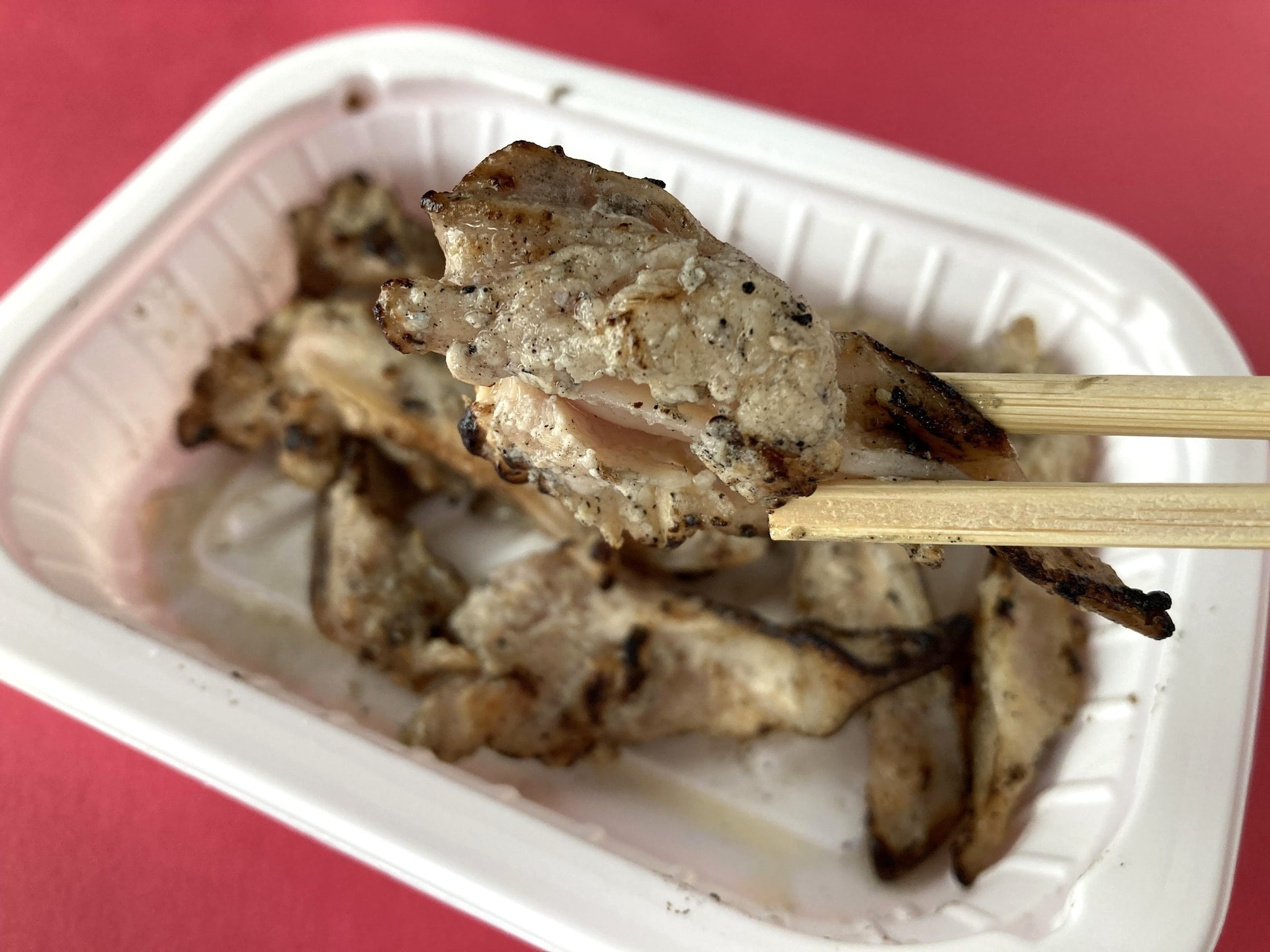 コリコリ美味しい！肉感もあってGOOD！【セブン】「炭火で焼いたやげん軟骨」