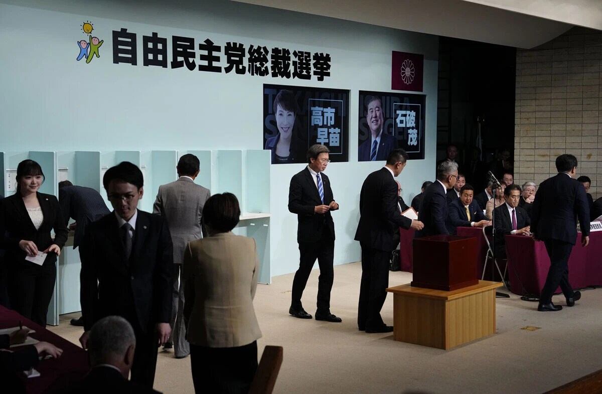 この自民党総裁選の投票風景は『菊と刀』に予見されていた......？（写真：共同）