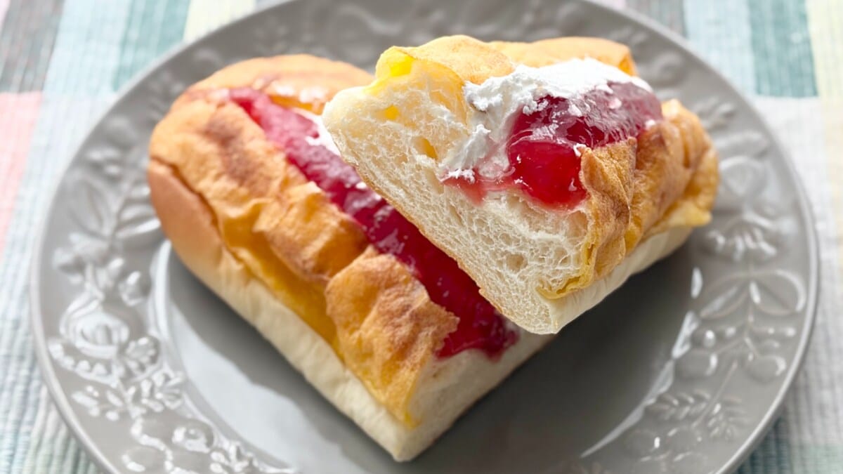 ボリュームも味も大満足!【ローソン】人気コラボのいちごパンが贅沢