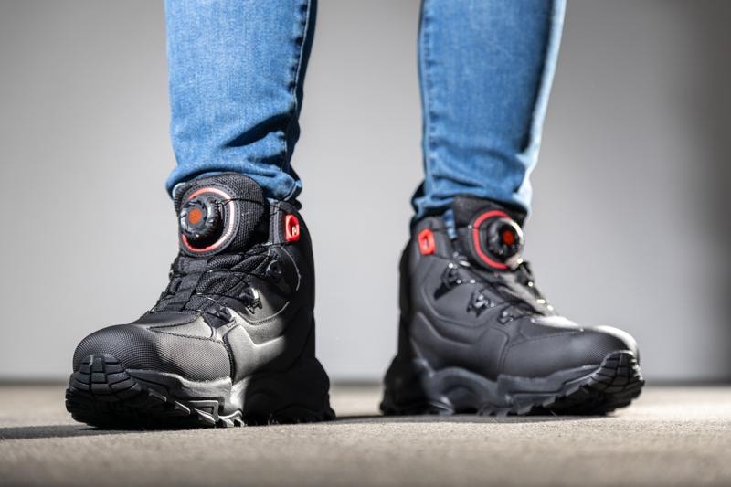 日常のバイクライフからアウトドアシーンまでをシームレスにつなぐ新しいコンセプトのライディングシューズ｜アクティブなツーリングをサポートするSCOYCO（スコイコ）「MT106」が新登場