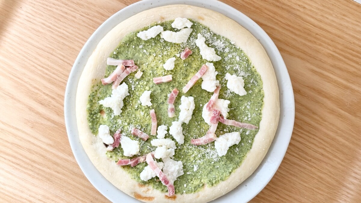 バジルが香る本格派！【ローソン】の冷凍ピザは600円超えの価値アリ