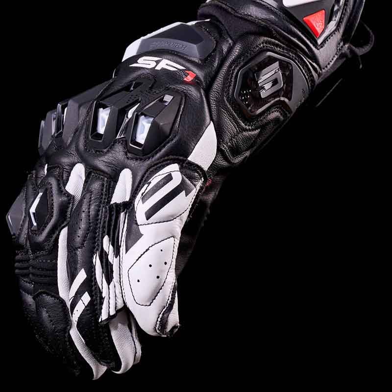 名作の系譜を受け継ぐハイパフォーマンスショートモデル、FIVE「SF1 EVO」グローブが岡田商事から登場！ 記事1