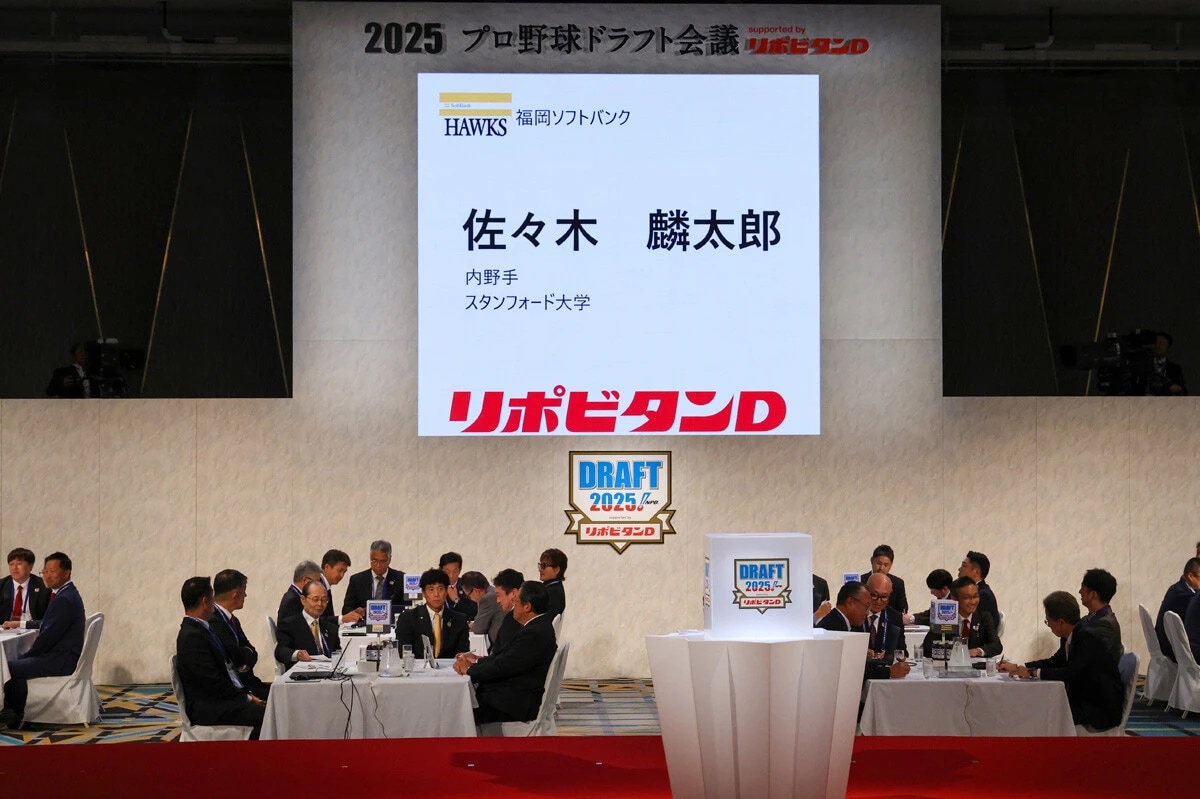 ドラフト会議当日、DeNAとソフトバンクが1位でスタンフォード大の佐々木麟太郎を指名。会場には大きなどよめきが湧き起こった