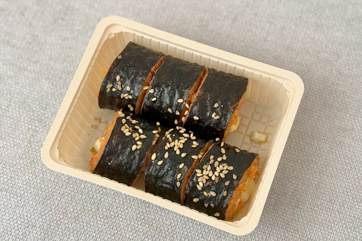 まろやかチーズにキムチの後味【ローソン】韓国風海苔巻きを食べてみた！