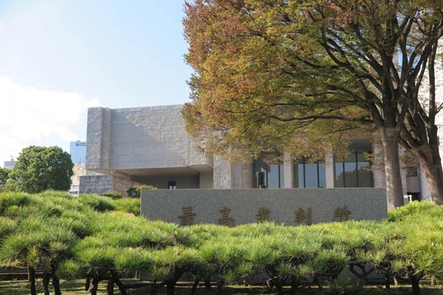 高裁での無期懲役判決を受けて上告した工藤会の野村悟総裁の審理が行われる最高裁判所