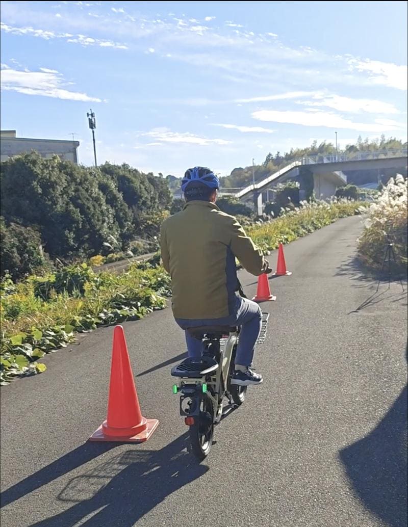 免許不要のママチャリ型「こがない自転車」MOPERO