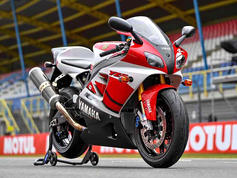 【ヤマハ】伝説のカラーが蘇る! 創立70周年を記念し白×赤の「YZR-M1」で MotoGP 参戦 メイン