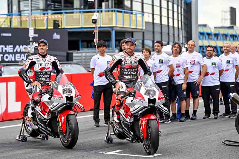 【ヤマハ】伝説のカラーが蘇る! 創立70周年を記念し白×赤の「YZR-M1」で MotoGP 参戦 記事4