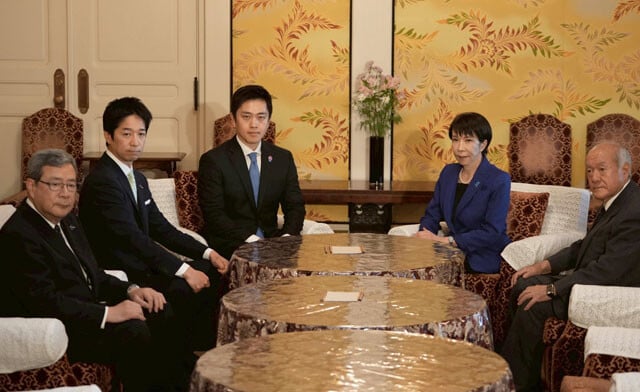 自民党の歴史的大勝に終わった衆院選翌日の与党党首会談