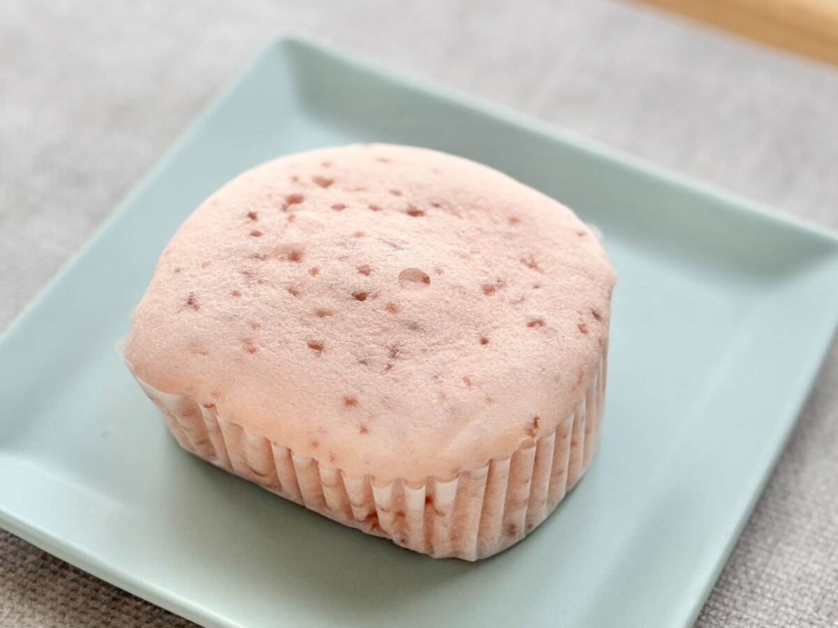 口どけのよさがたまらん♡【ファミマ】のピンクのケーキの正体は？