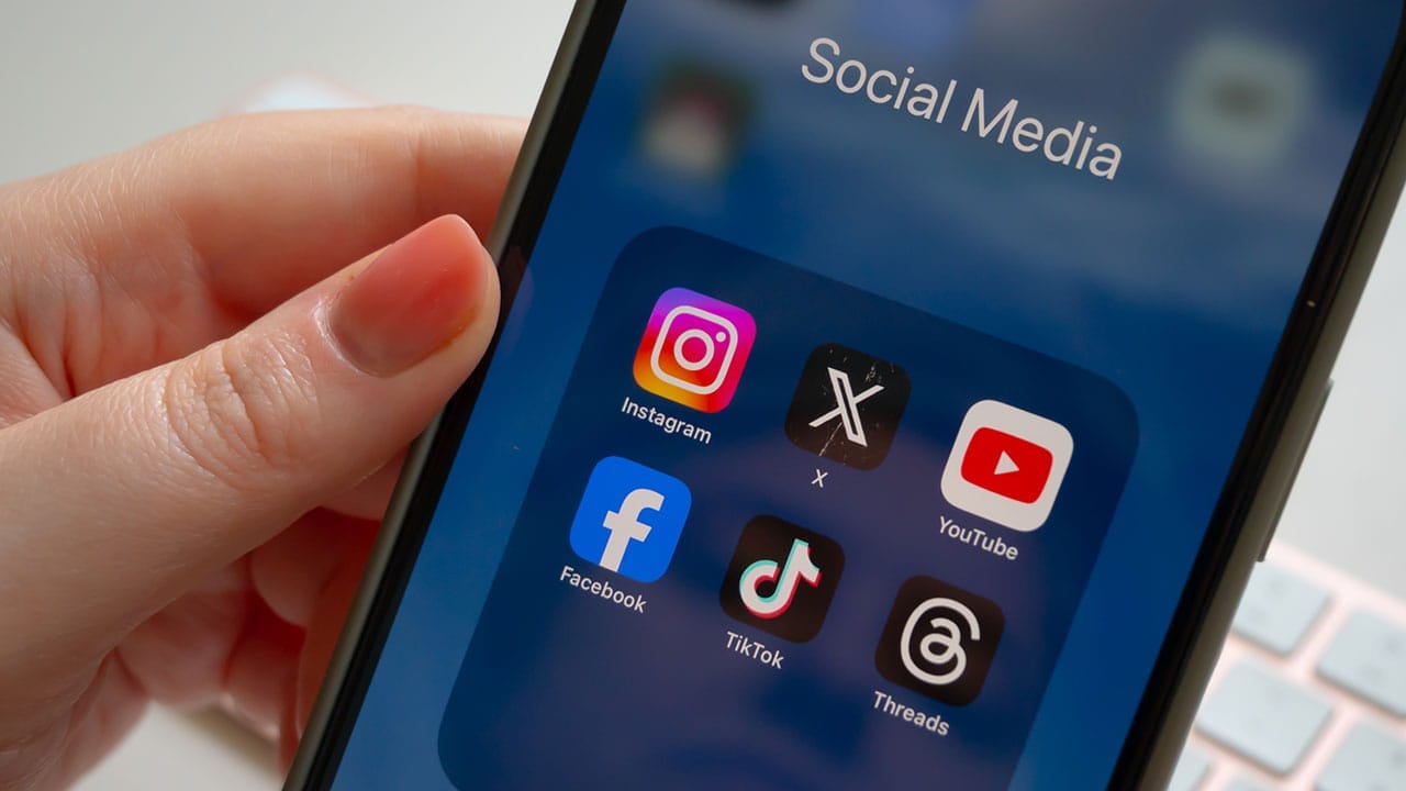 SNSの重要性は世代で違う　若年層は「自分らしさ」、高齢層は情報収集の画像1