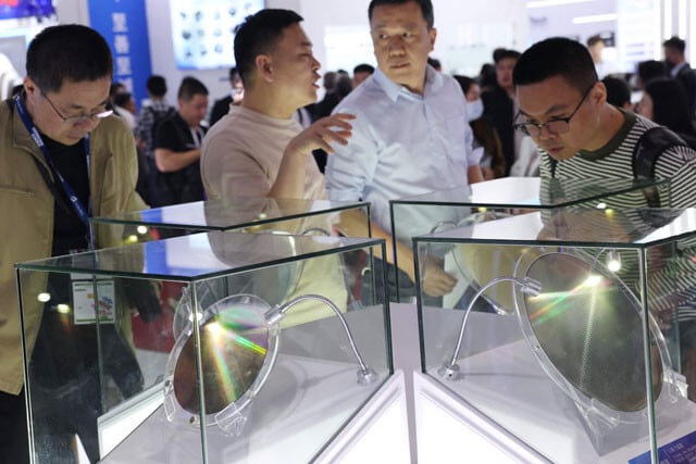 空前のメモリー不足で気になる中国の動向は？　現在パソコン、スマホメーカー各社は、メモリーの調達ができない状況......。そんな中、中国メーカーはメモリーの製造・販売を行ない海外輸出も視野に展開中!?　もちろん、AIや半導体開発も超速進行中の全方位体制