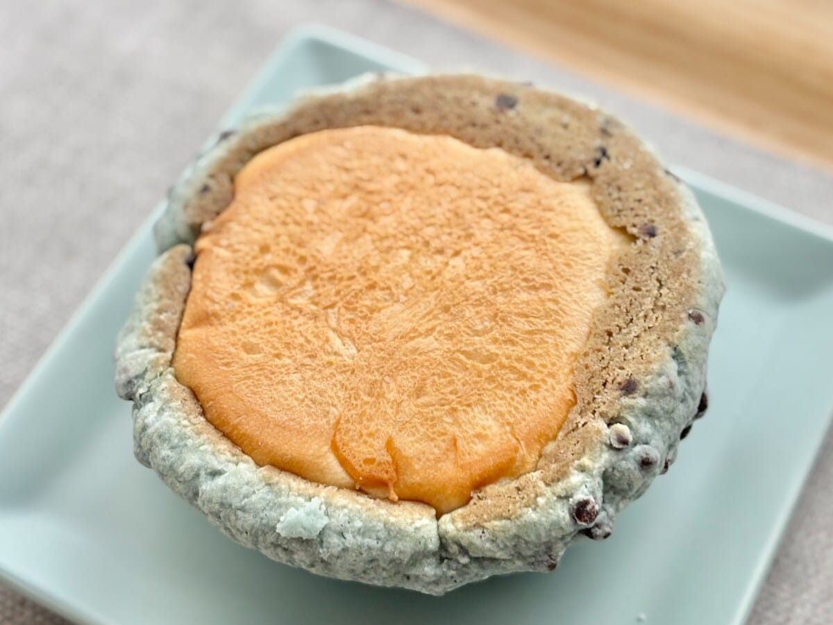 「すーっと爽やか」【ファミマ】の新作パンは見た目も味も衝撃的だった！