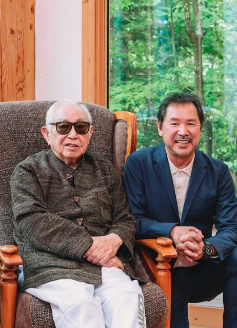漫画家の猿渡哲也氏と脚本家・劇作家・演出家の倉本 聰氏