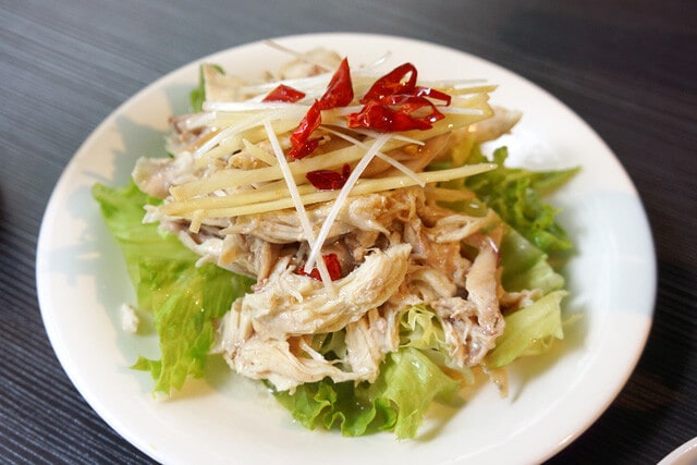 「蒸し鶏の葱油ソース」(620円)