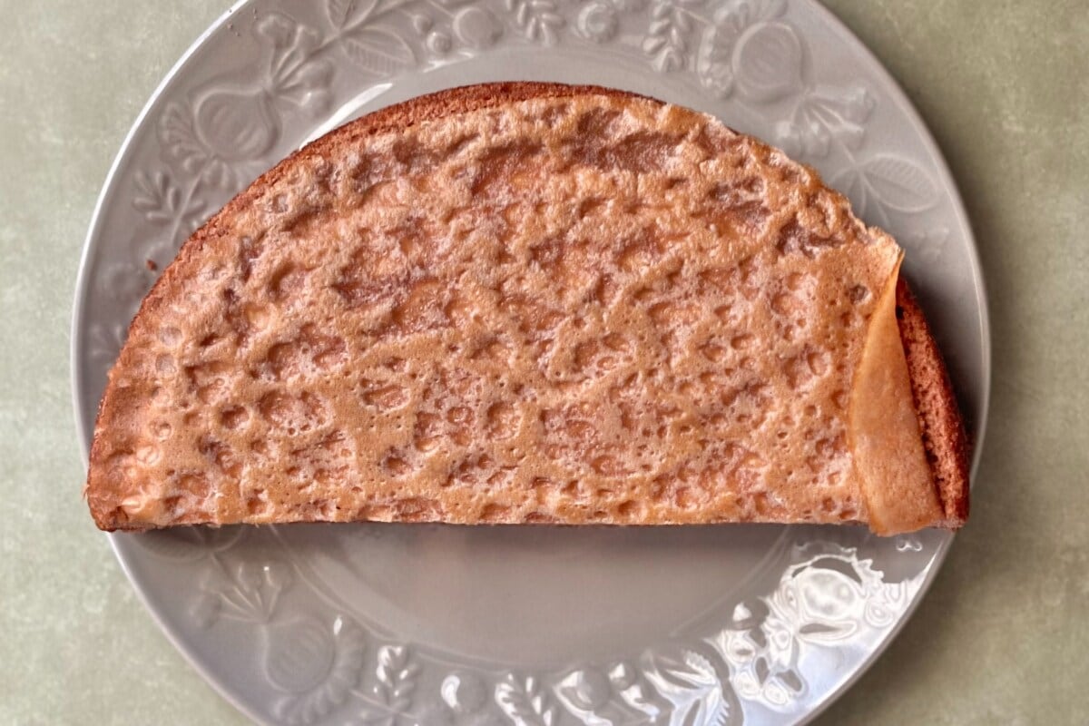 2種の生地が意外と好相性！【ローソン】に全部チョコのおやつが新登場