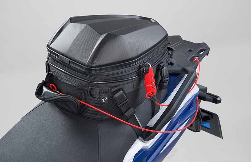 シートバッグの盗難対策に! タナックスから「車載バッグ専用ワイヤーロック」2タイプが登場 記事1