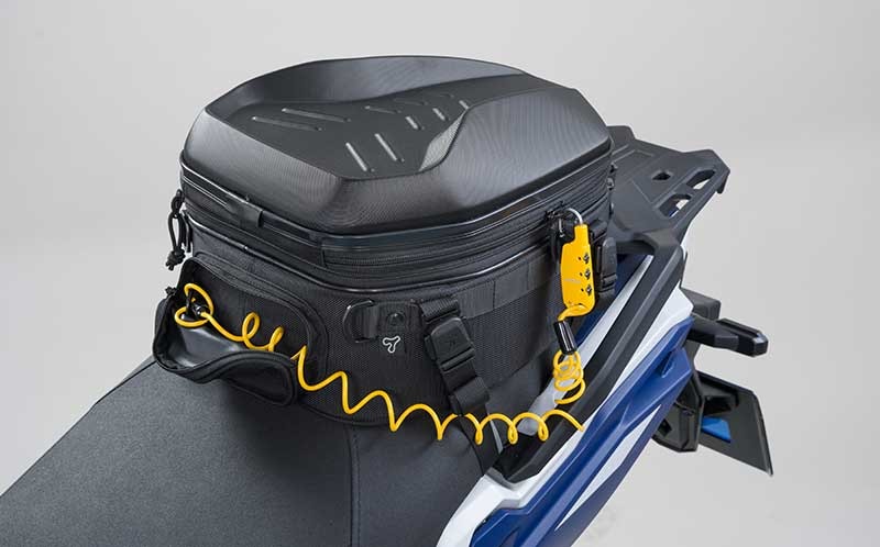 シートバッグの盗難対策に! タナックスから「車載バッグ専用ワイヤーロック」2タイプが登場 記事6