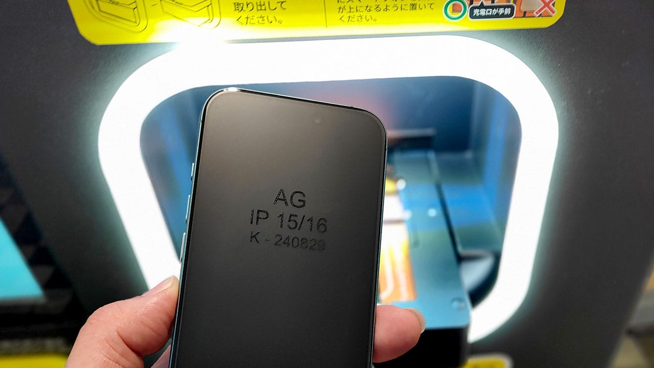 不器用でもプロ並みに!iPhone保護フィルムをAIが全自動で貼ってくる『フィルラボ』を試してみたの画像1