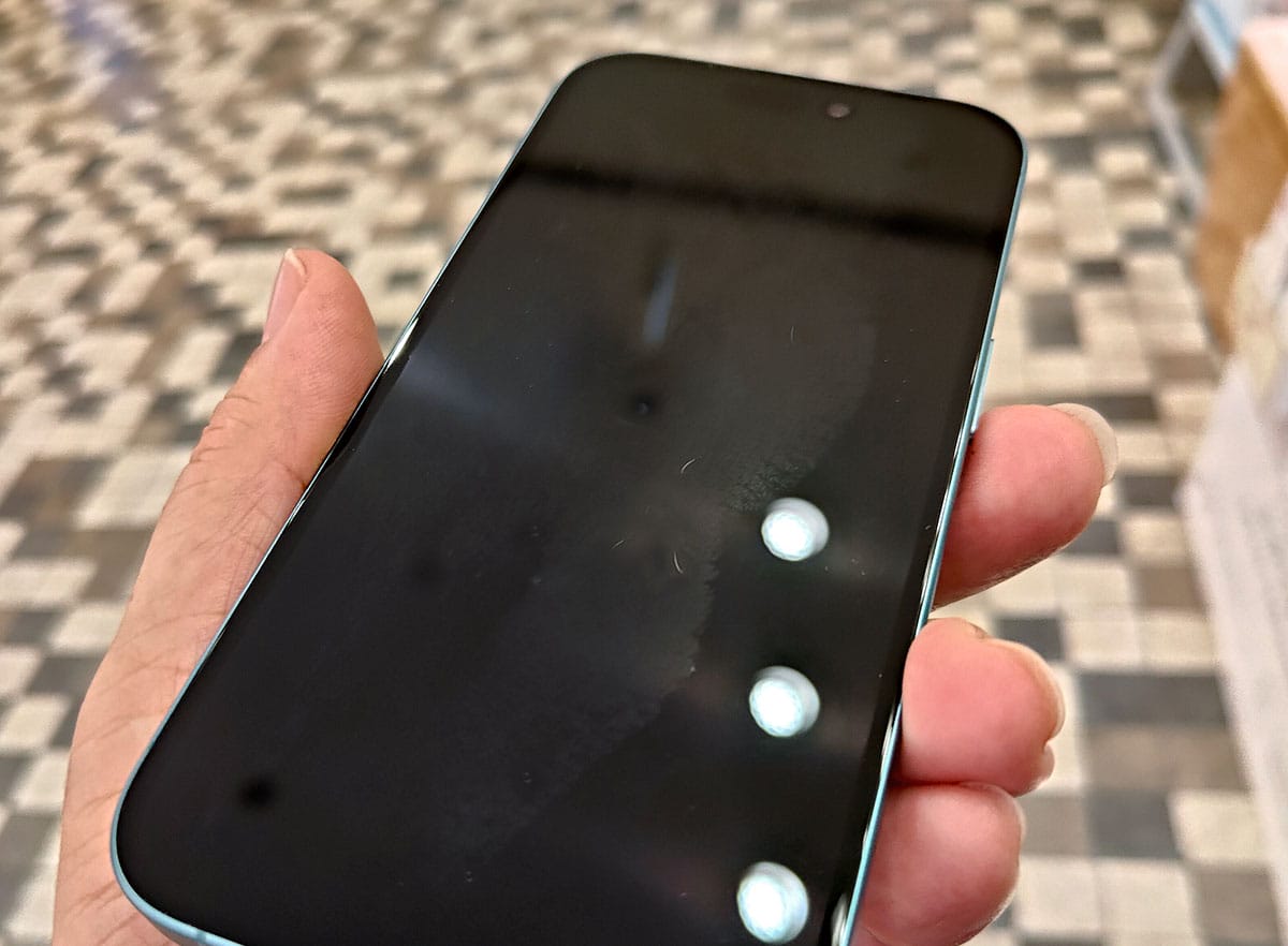 不器用でもプロ並みに!iPhone保護フィルムをAIが全自動で貼ってくる『フィルラボ』を試してみたの画像6