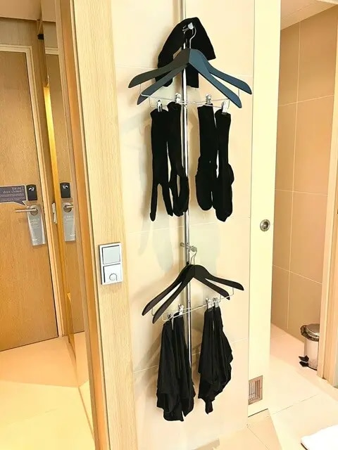 洗った下着類は、こんな感じで部屋干しする。汚い写真をすみません......（でも洗ったばかりなので、汚くないです！）