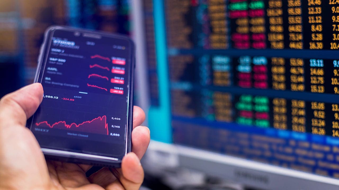 楽天証券23万人調査　金融知識・投資行動とパニック売りに明確な関連性の画像1