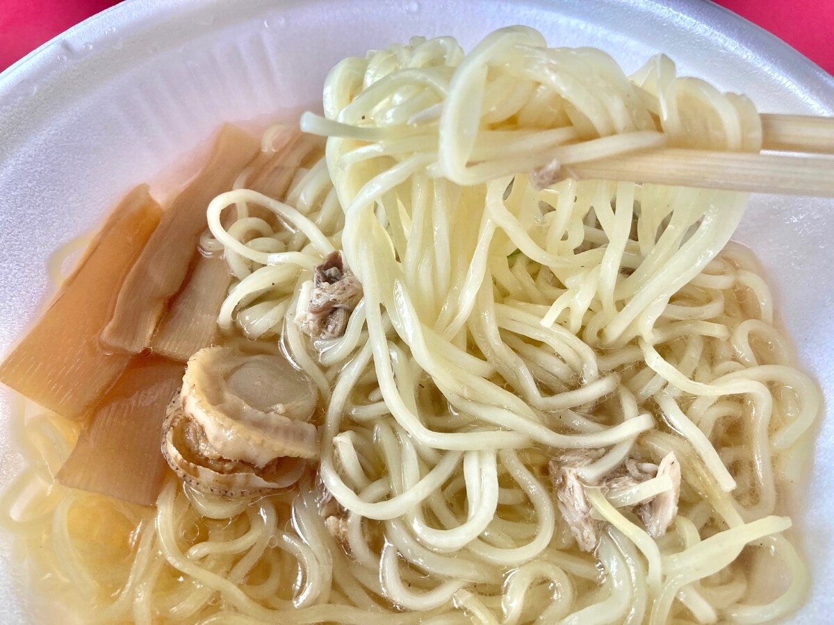 ホタテの旨味しっかり!トッピングが斬新?【ファミマ】「ほたて日和」監修の塩ラーメン
