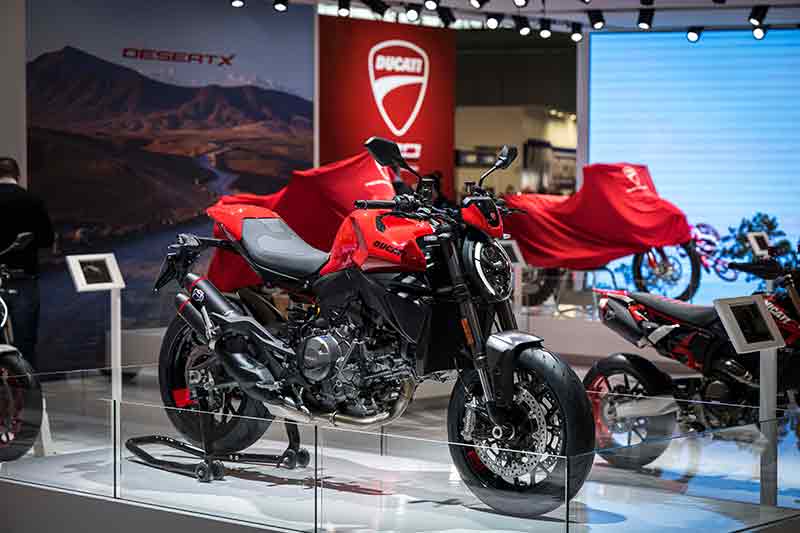 【ドゥカティ】EICMA2025 で新型 Hypermotard V2 や DesertX など2026年モデルを多数公開 記事3