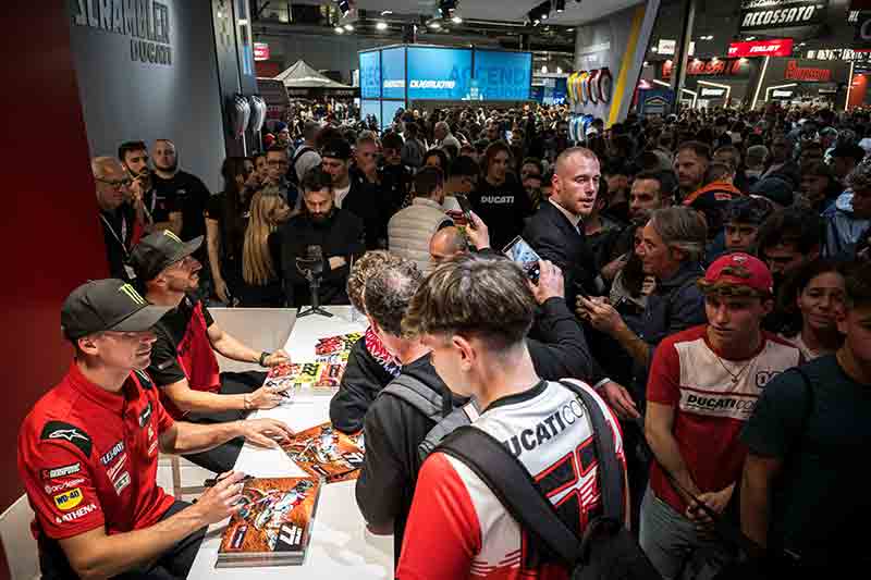 【ドゥカティ】EICMA2025 で新型 Hypermotard V2 や DesertX など2026年モデルを多数公開 記事5