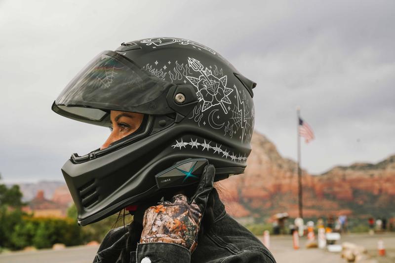 次世代バイク用スマートインカムASMAX(アズマックス)、日本市場へ本格参入。カスタムジャパンが日本総代理店として独占販売開始!